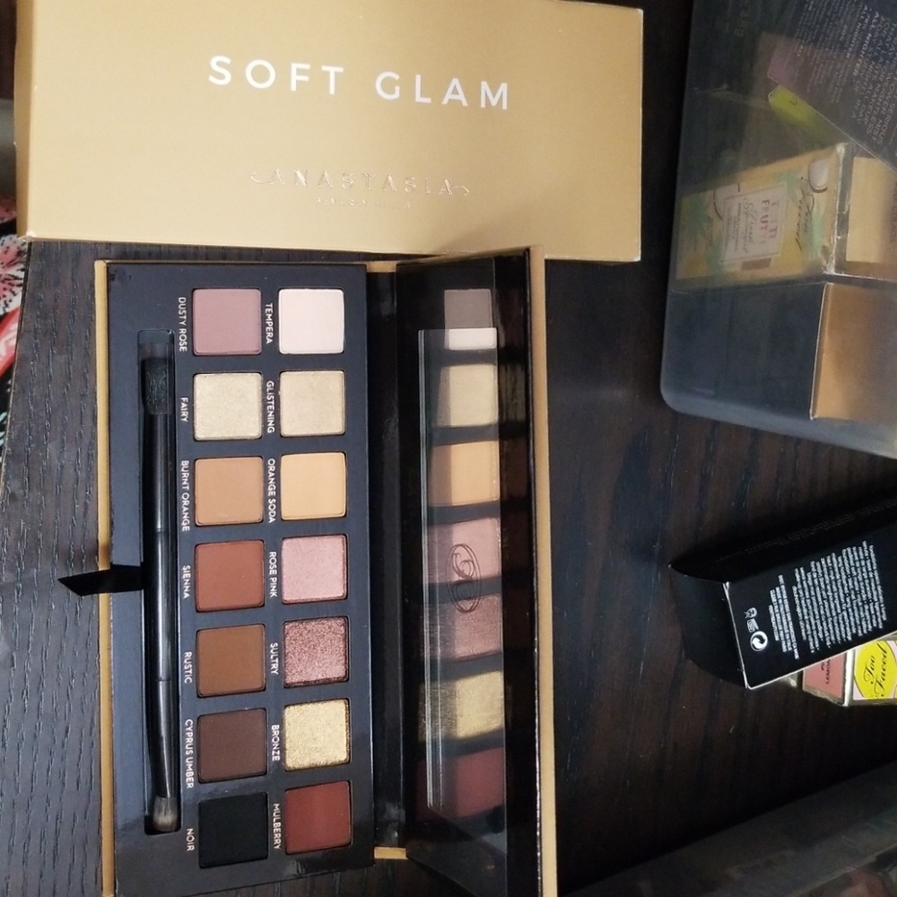 anastasia pallet